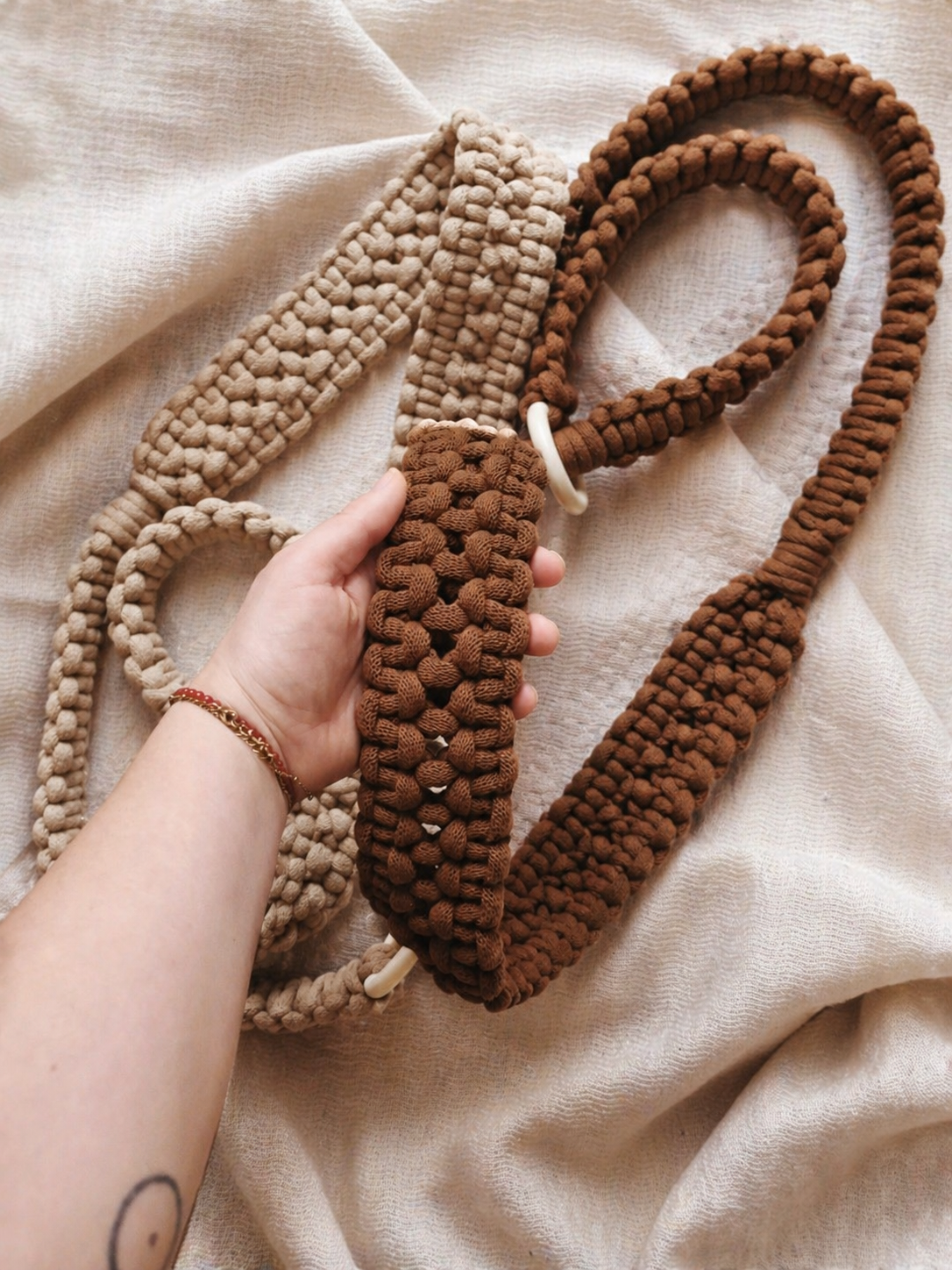 setu mat strap in chocolatte nad beige color, close up